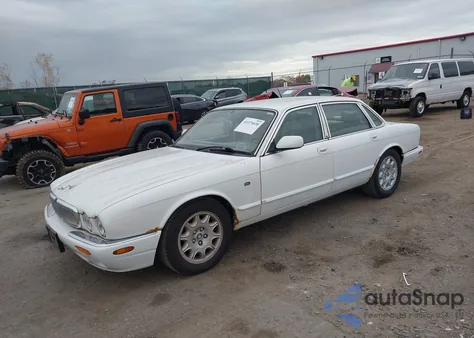 1998 Jaguar Xj8 z USA, uszkodzony, nr VIN SAJHX1241WC821895
